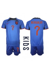 Nederland Steven Bergwijn #7 Babyklær Borte Fotballdrakt til barn VM 2022 Korte ermer (+ Korte bukser)